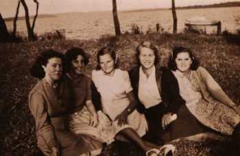 Eraring Foreshore c. 1940s. Kitty Lambert third from left. Iris Lambert far right